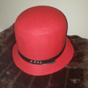 Vintage Cloche Hat - Like New!